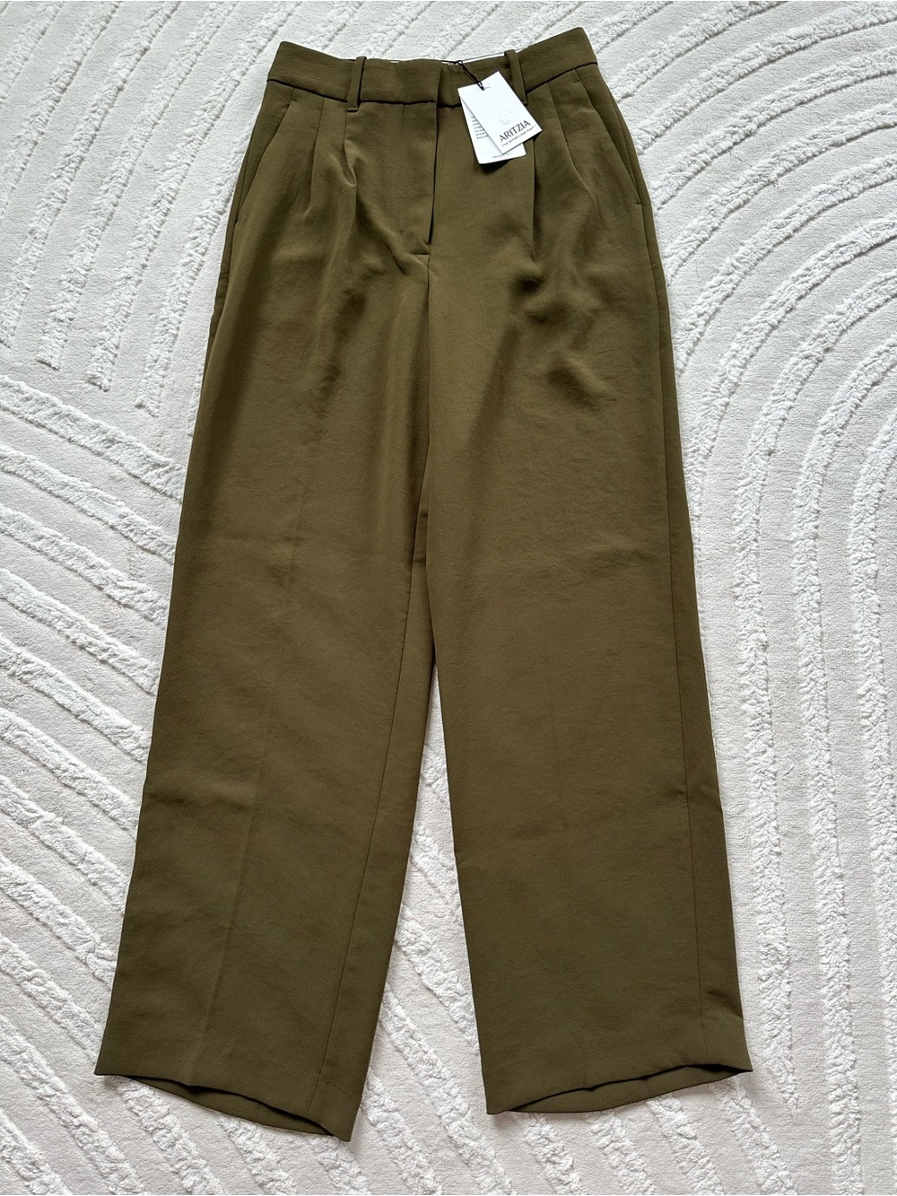 Aritzia | Effortless Crepette Pant | Private Green | Sz 2S - Picture 2 of 9